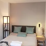 Riverside Retreat Location Modern Townhouse & Free Parking * Leeds (West Yorkshire)