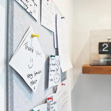 Riverside Retreat Location Modern Townhouse & Free Parking Leeds (West Yorkshire)