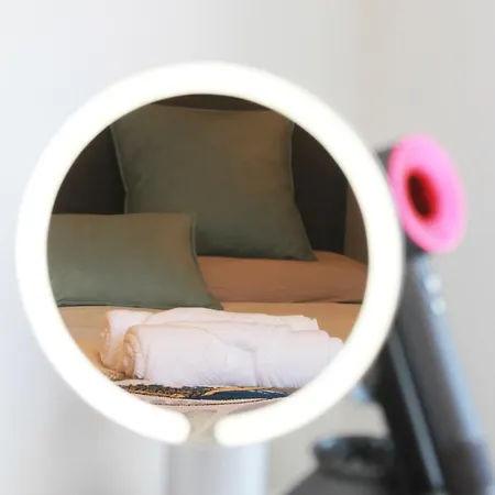 Riverside Retreat Location Modern Townhouse & Free Parking Leeds (West Yorkshire)