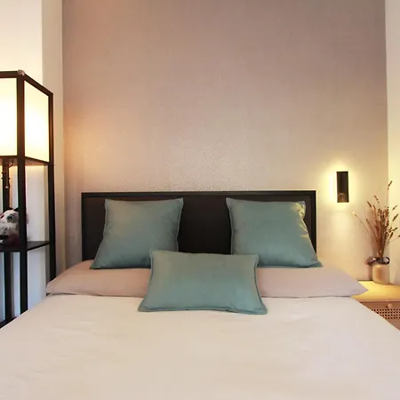 Riverside Retreat Location Modern Townhouse & Free Parking Apartment