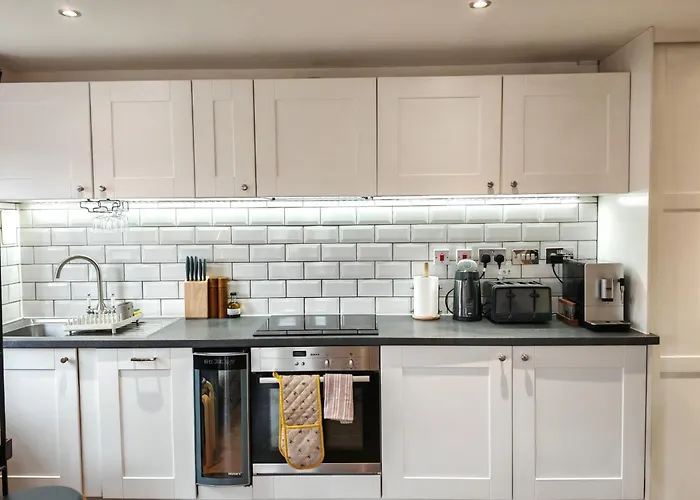 Riverside Retreat Location Modern Townhouse & Free Parking * Leeds (West Yorkshire)