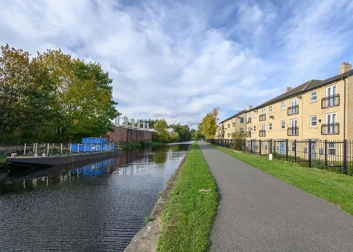 Appartement Riverside Retreat Location Modern Townhouse & Free Parking *