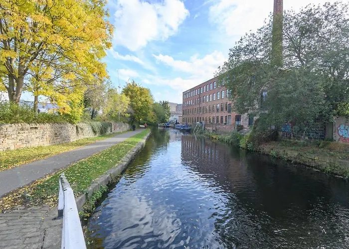 Riverside Retreat Location Modern Townhouse & Free Parking Apartment Leeds (West Yorkshire)