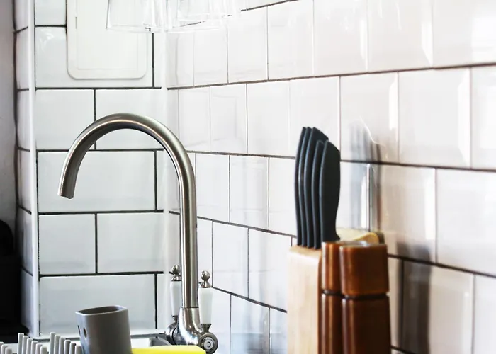 Riverside Retreat Location Modern Townhouse & Free Parking * Leeds (West Yorkshire)