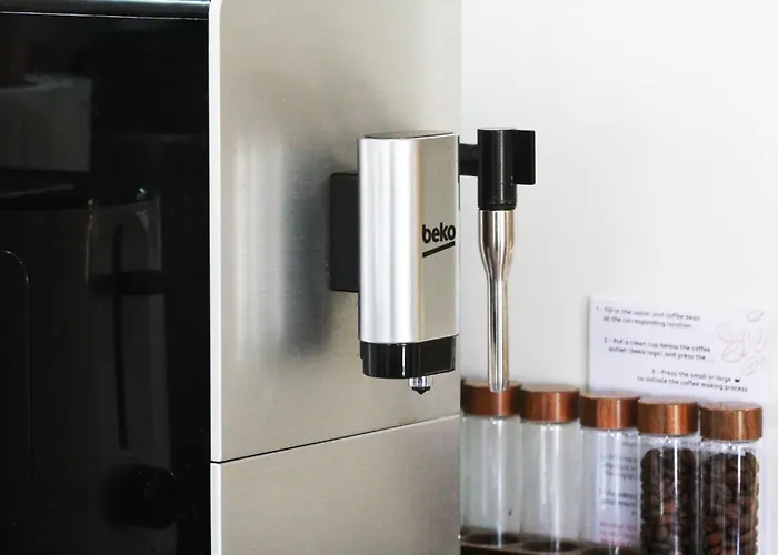 Riverside Retreat Location Modern Townhouse & Free Parking Appartement