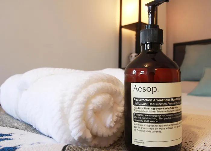 Riverside Retreat Location Modern Townhouse & Free Parking * Leeds (West Yorkshire)