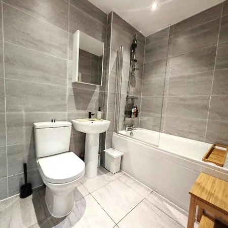 Appartement Riverside Retreat Location Modern Townhouse & Free Parking *