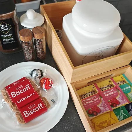 Riverside Retreat Location Modern Townhouse & Free Parking Leeds (West Yorkshire)