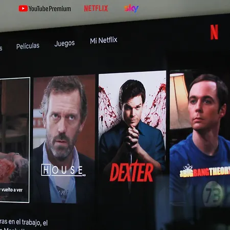 Riverside Retreat Location Modern Townhouse & Free Parking