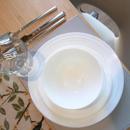 Riverside Retreat Location Modern Townhouse & Free Parking *