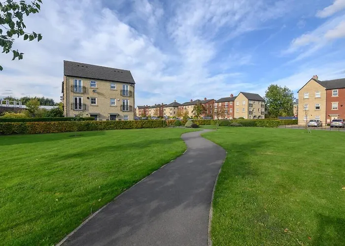 Riverside Retreat Location Modern Townhouse & Free Parking * Leeds (West Yorkshire)