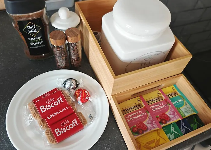 Riverside Retreat Location Modern Townhouse & Free Parking Leeds (West Yorkshire)